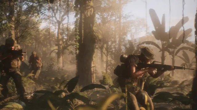 Soldados de infanteria con helicopteros y lanchas de patrulla en combate en la selva de Vietnam