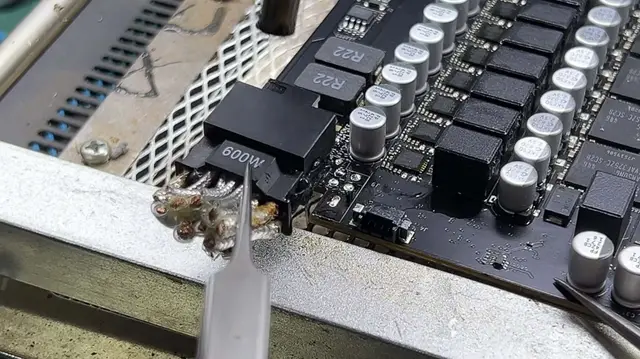 Reparación del conector de alimentación de una placa de video RTX